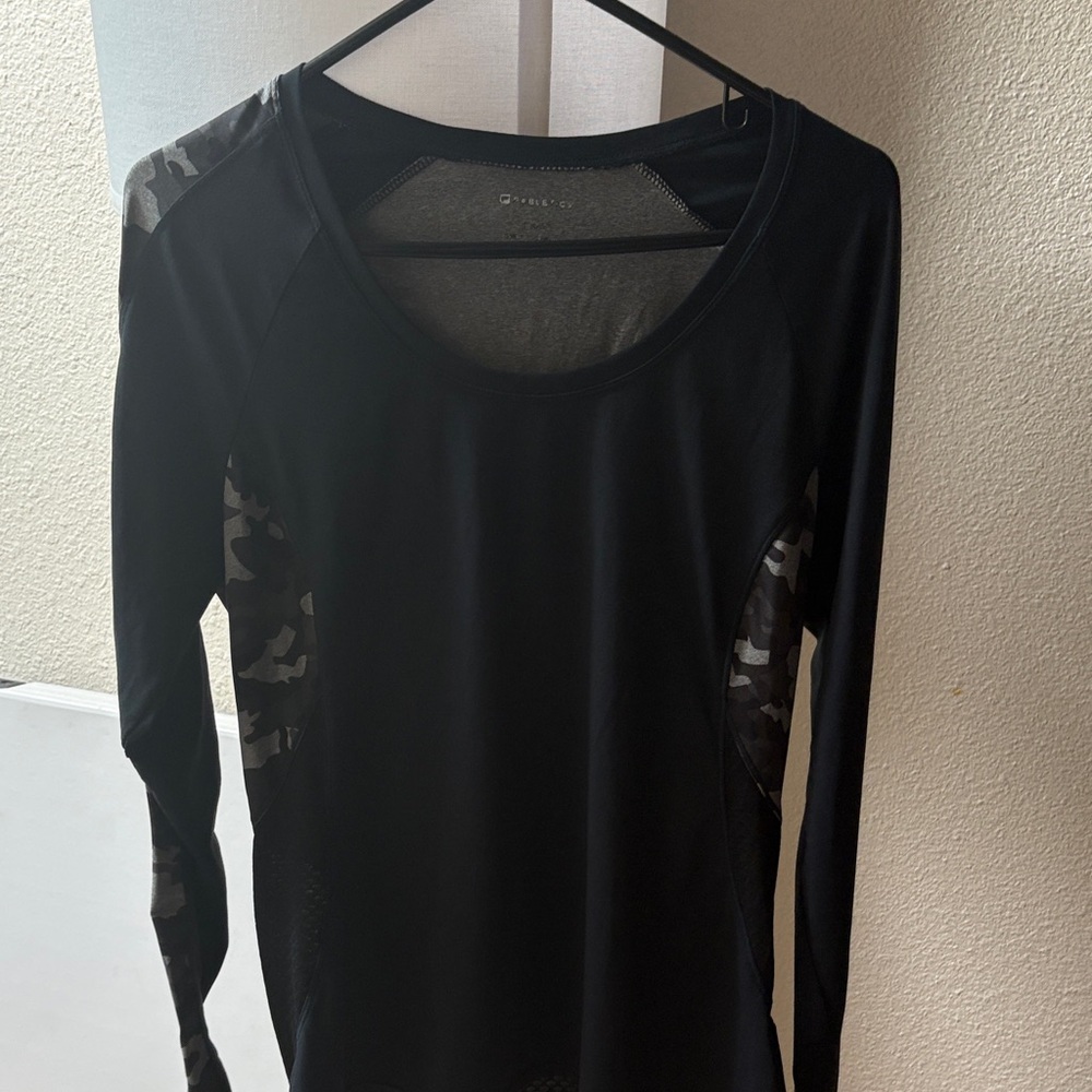 Fabletics Black Long-Sleeve Performance Top with Gray Camo Panels